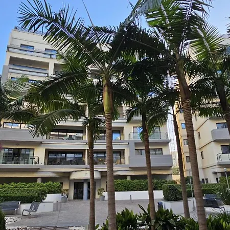 Promenade St Julians 아파트